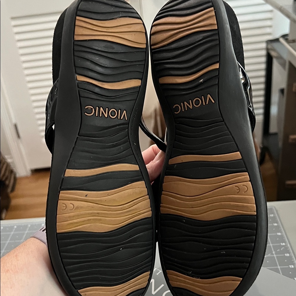 Vionic Women's Glossy Black Sandals - Picture 2 of 4
